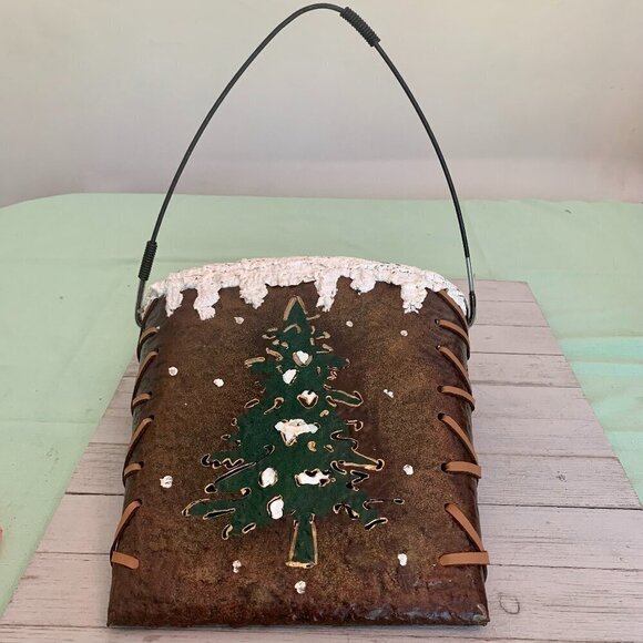 Vintage Rustic Christmas Metal Wall Door Hanging Basket XMAS Tree Snow Leather - Picture 5 of 16